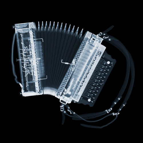 nick_veasey_piano_accordian_coultique